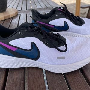 Nike Women's Revolution 5 Running Shoe size 10